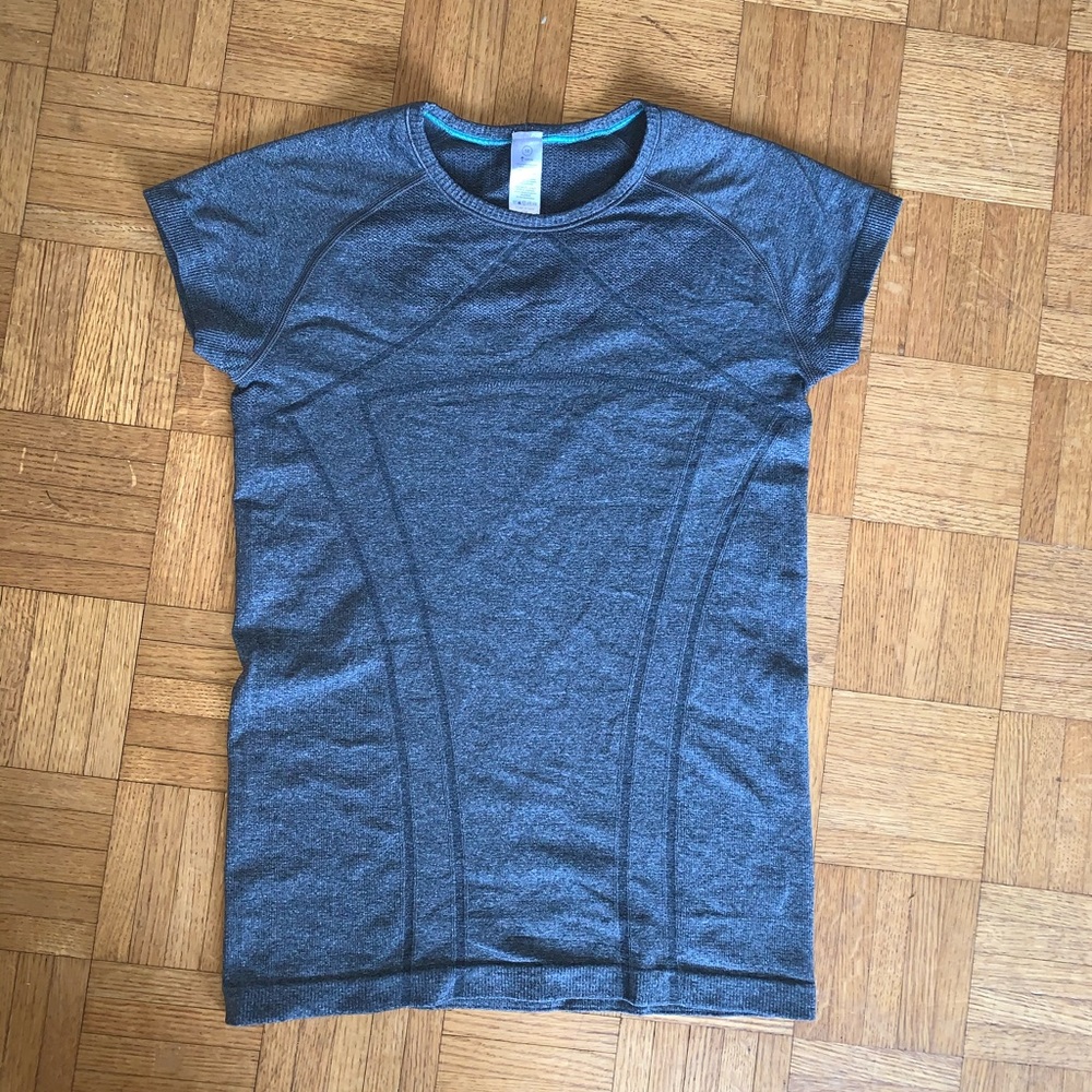 Ivivva Lululemon Fly Tech Short Sleeve Top